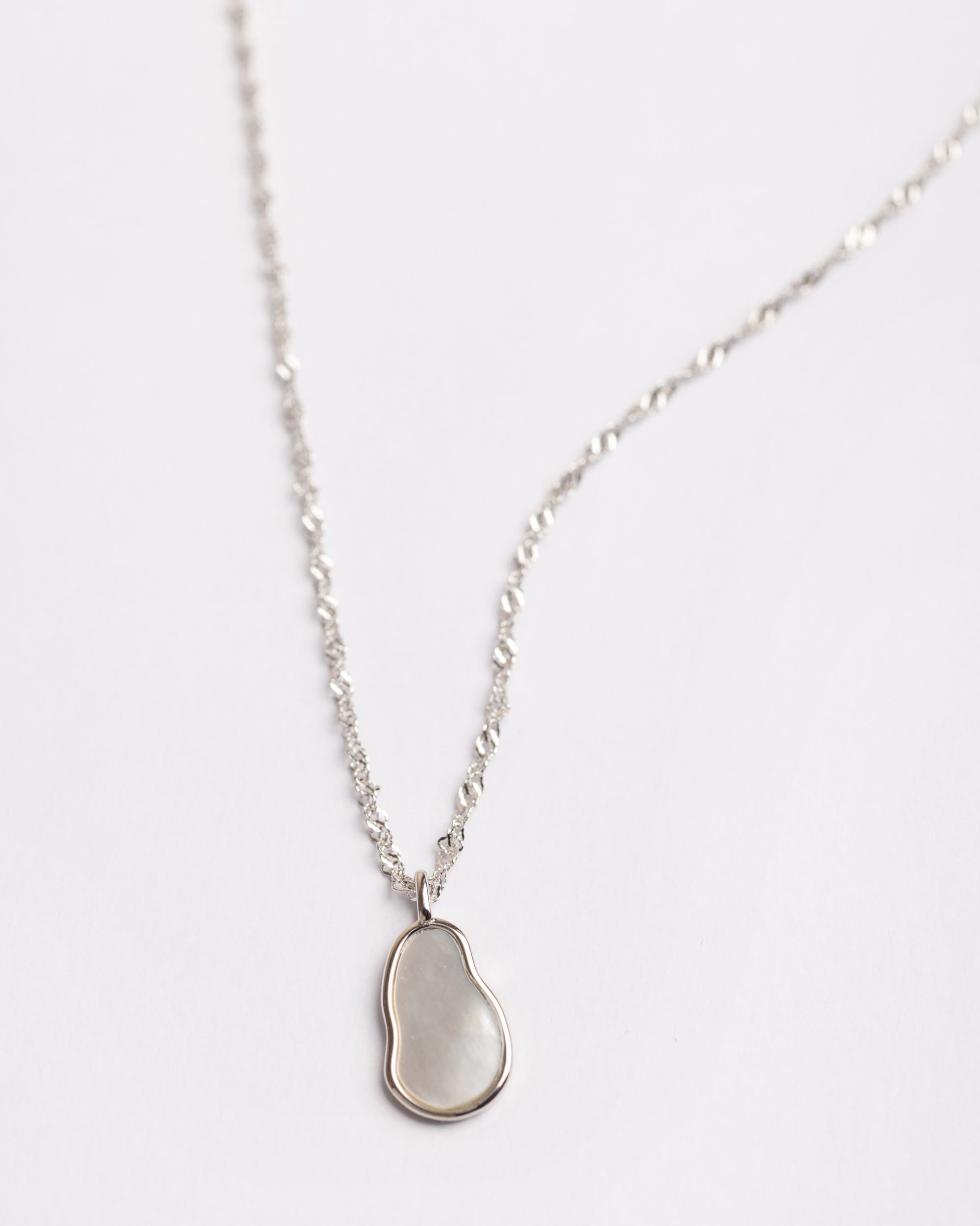 The Mother of Pearl Oval Necklace